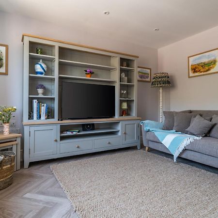 Fleming Cottage - Contemporary Cotswold Home Upper Rissington ภายนอก รูปภาพ