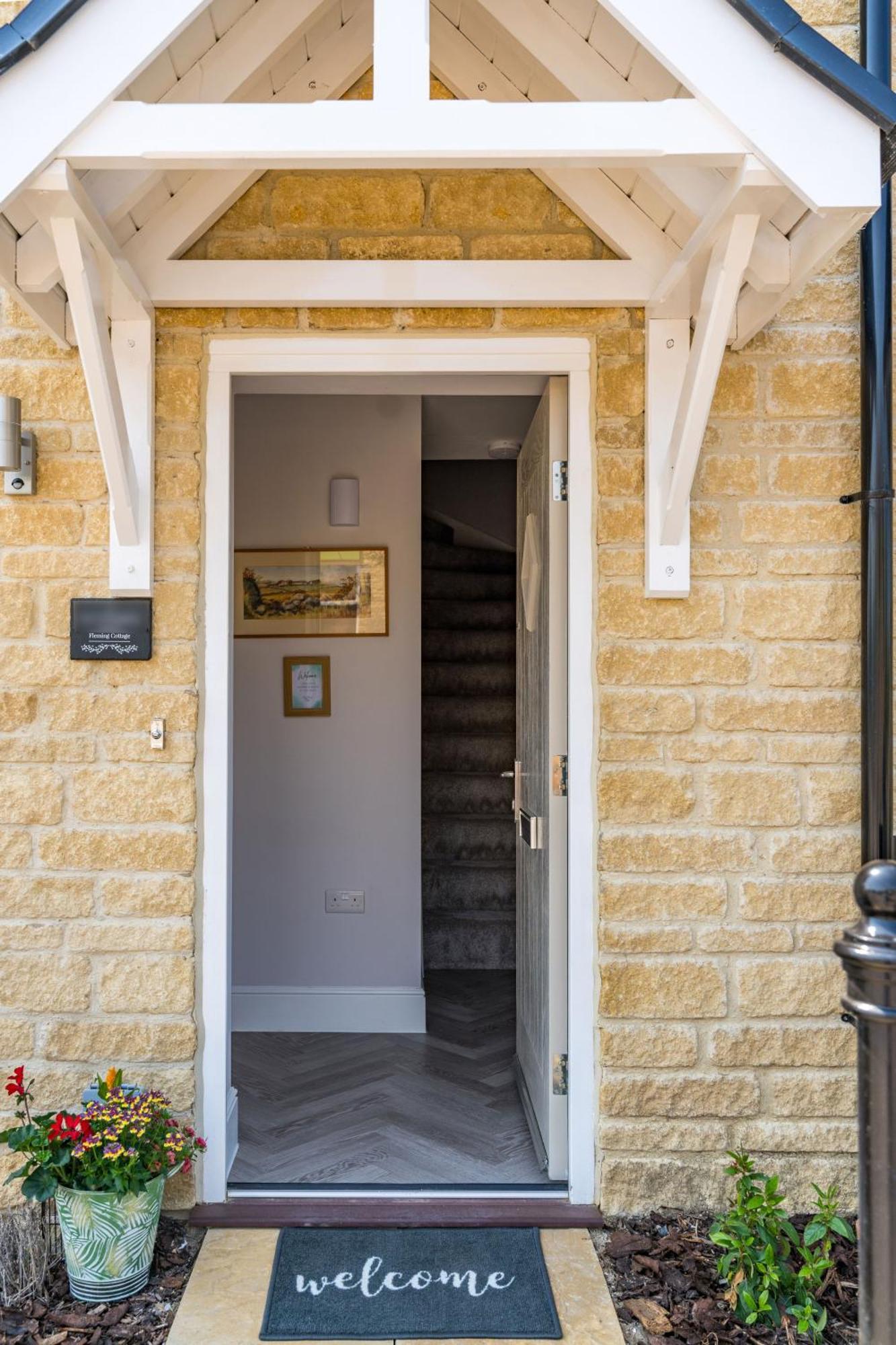 Fleming Cottage - Contemporary Cotswold Home Upper Rissington ภายนอก รูปภาพ